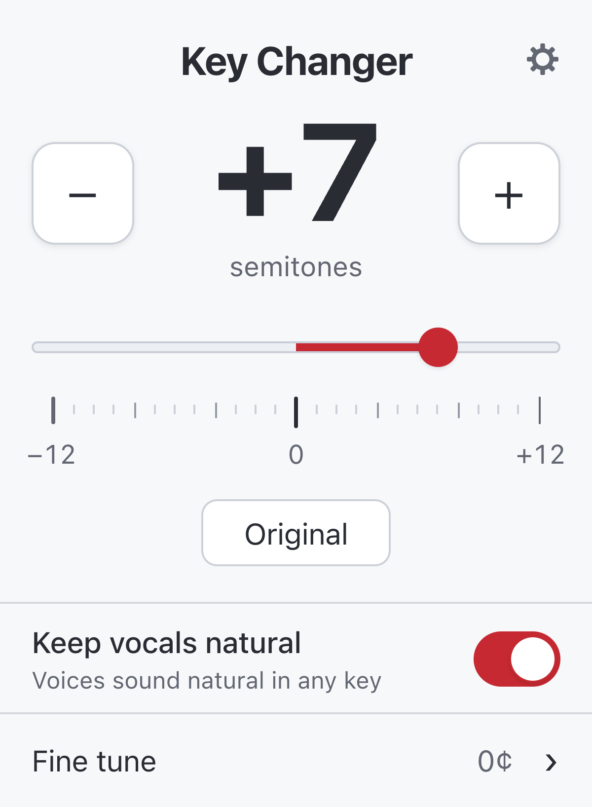 Key Changerのポップアップ。+7半音に設定され、マイナスとプラスの操作ボタン、−12から+12のピッチスライダー、「Original」ボタン、「Keep vocals natural」が有効、さらに「Fine tune」は0セントに設定されています。